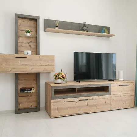 Iris Apartment *