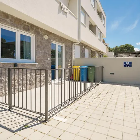 Iris Brodarica (Sibenik-Knin)